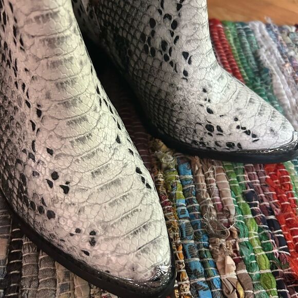 Jeffrey Campbell Black and White Snakeskin Ankle Booties Size 9 - Picture 7 of 16